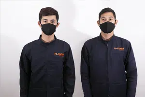 พนักงานส่งเอกสาร 2คน