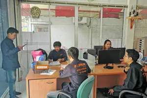 พนักงานส่งเอกสาร 12